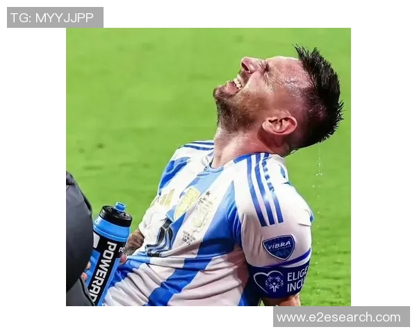 足球球星血战赛场瞬间：从流血伤痛到英雄归来展现不屈精神